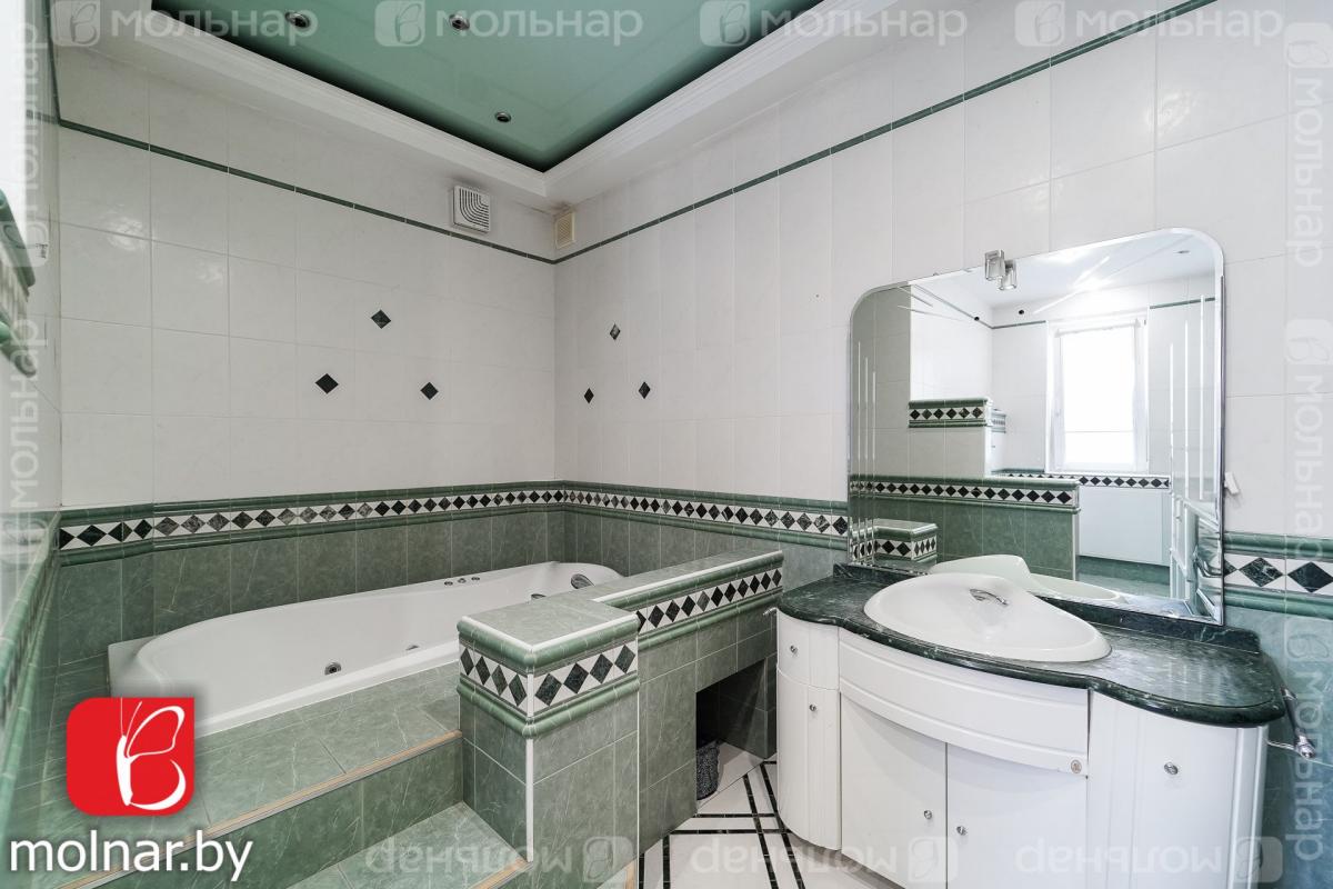 Продам 4-комнатную квартиру в Минске в Советском р-не, Никитина ул., 10