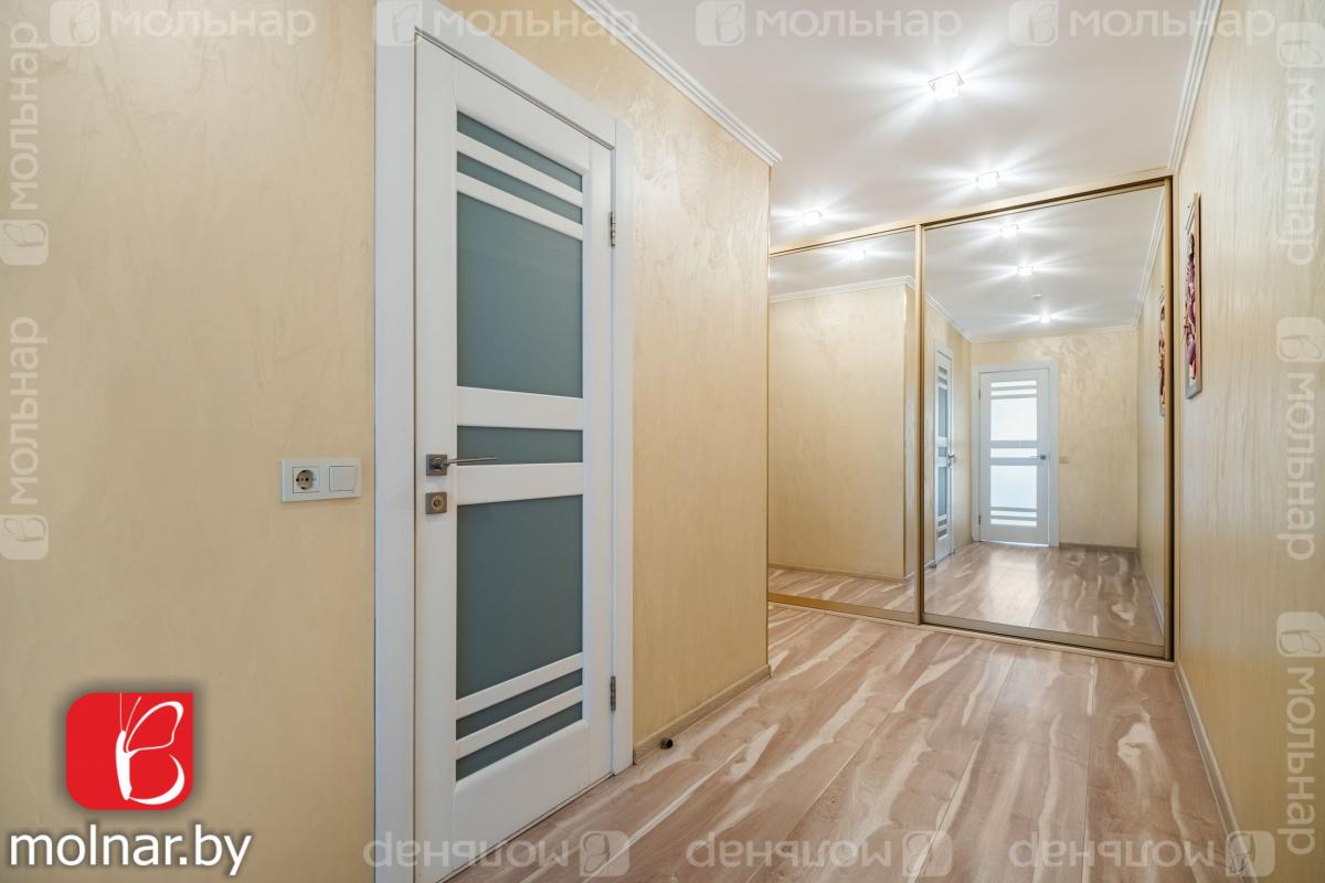 Продам 4-комнатную квартиру в