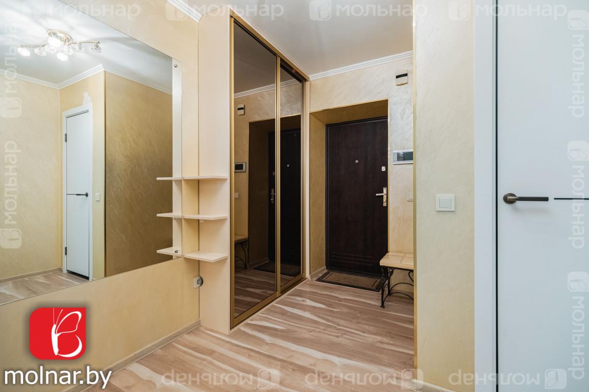 Продам 4-комнатную квартиру в