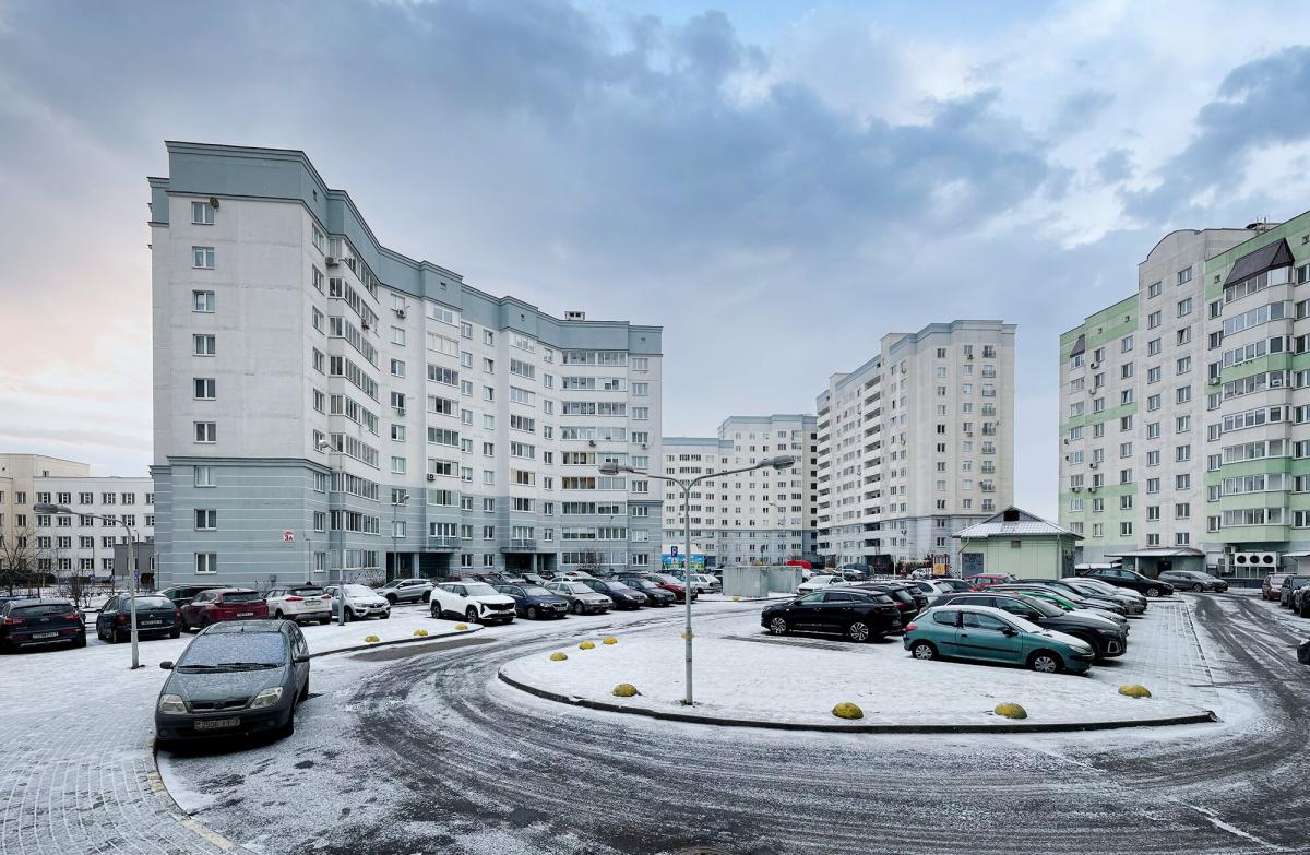 Продам 2-комнатную квартиру в Минске в Фрунзенском р-не, Каменная горка, Неманская ул., 3А