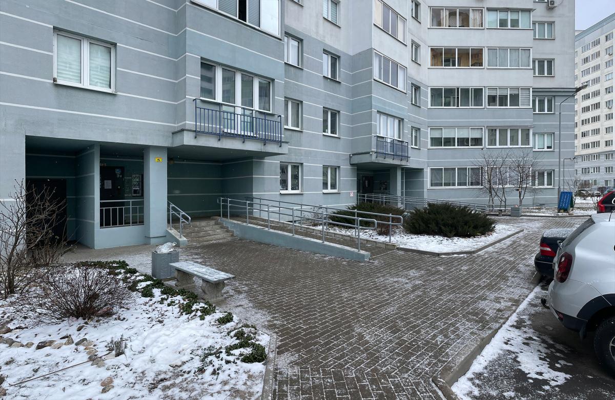 Продам 2-комнатную квартиру в Минске в Фрунзенском р-не, Каменная горка, Неманская ул., 3А