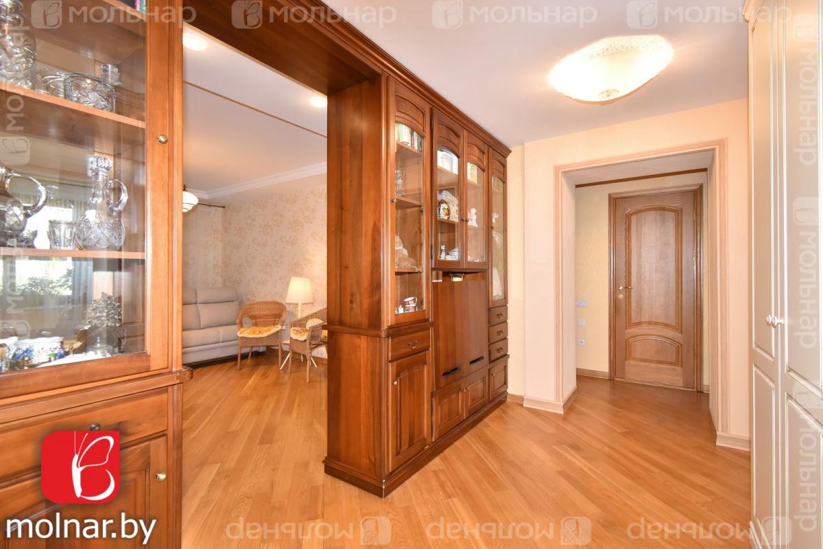 Продам 3-комнатную квартиру в Минске в Центральном р-не, Переспа, Червякова ул., 2/4