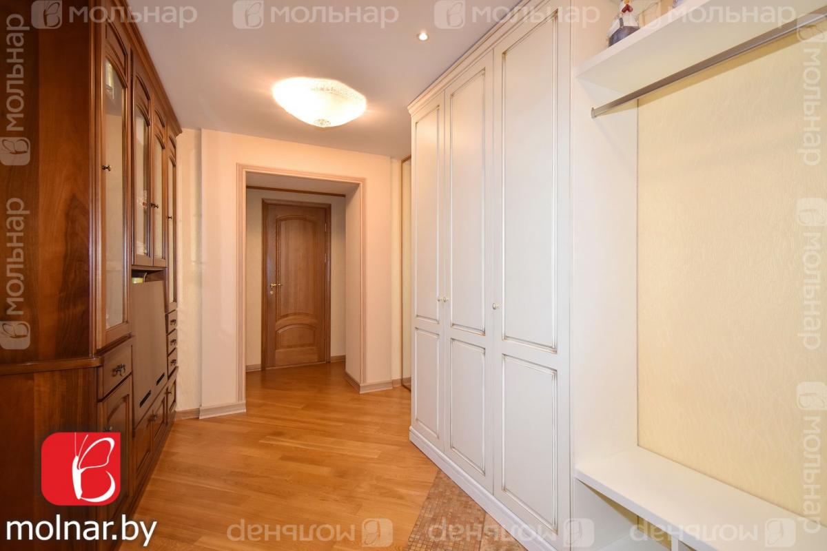 Продам 3-комнатную квартиру в Минске в Центральном р-не, Переспа, Червякова ул., 2/4