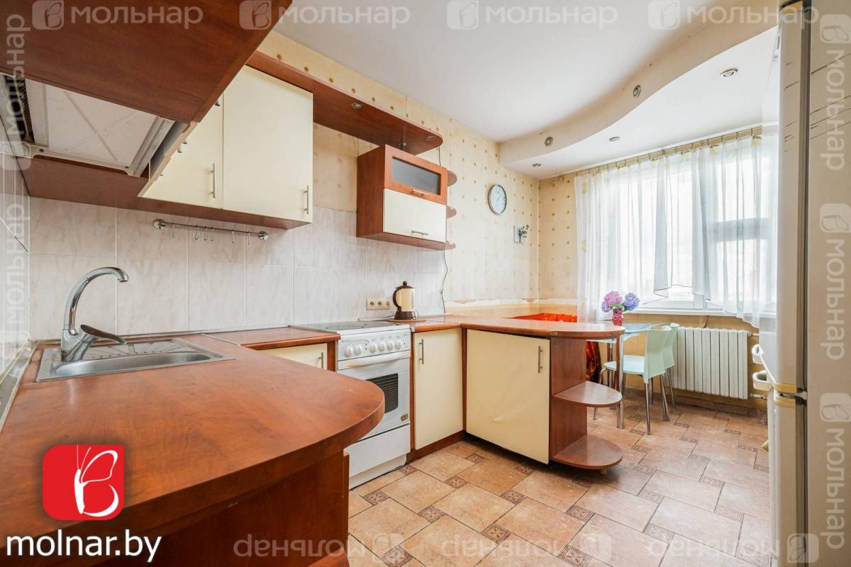 Продам 3-комнатную квартиру в Минске в Октябрьском р-не, Серова, Пуховичская ул., 8