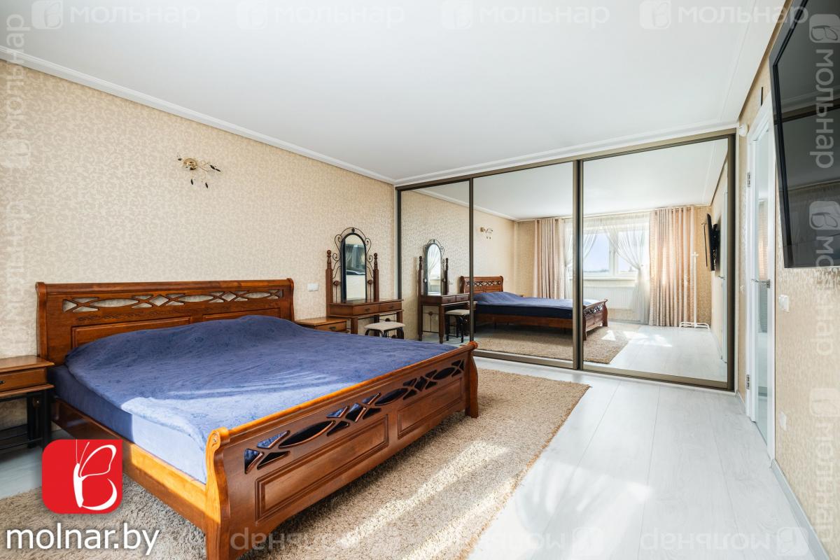 Продам 4-комнатную квартиру в