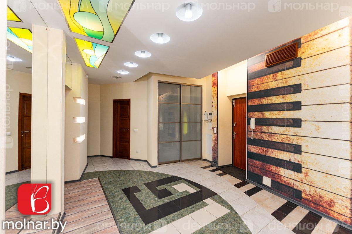 Продам 4-комнатную квартиру в Минске в Центральном р-не, Людамонт, Чехова ул., 3