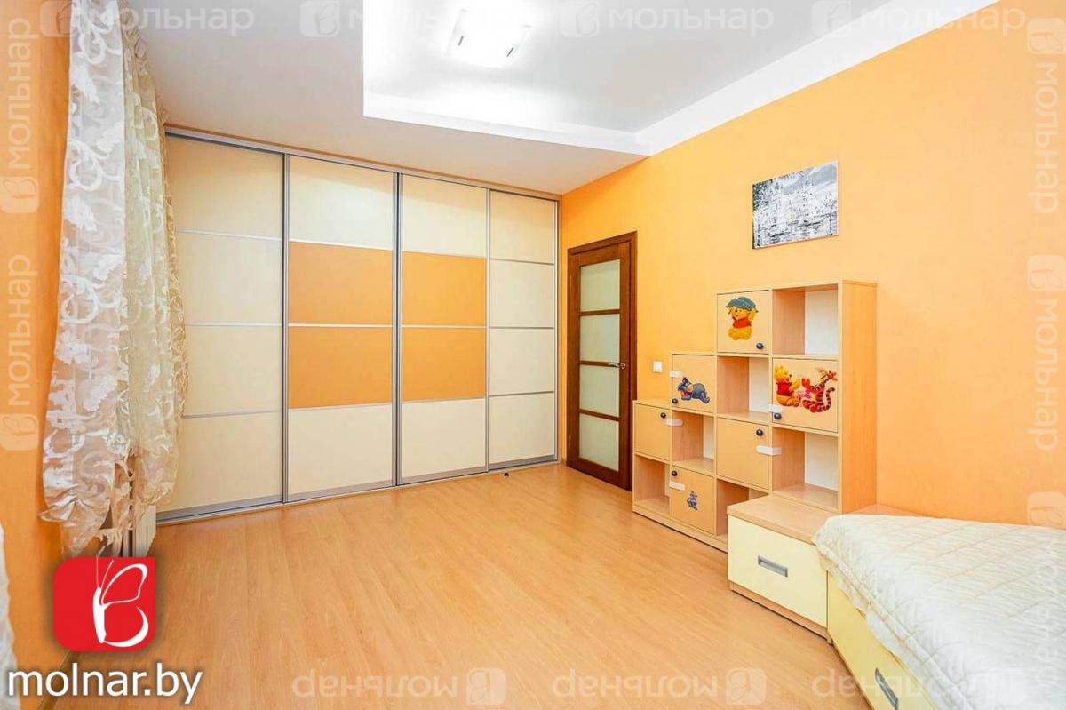 Продам 4-комнатную квартиру в Минске в Центральном р-не, Людамонт, Чехова ул., 3
