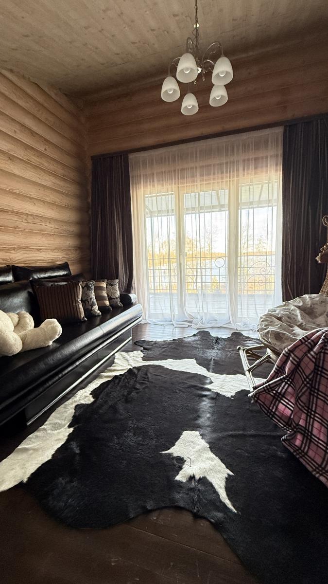 Сдам на сутки коттедж 