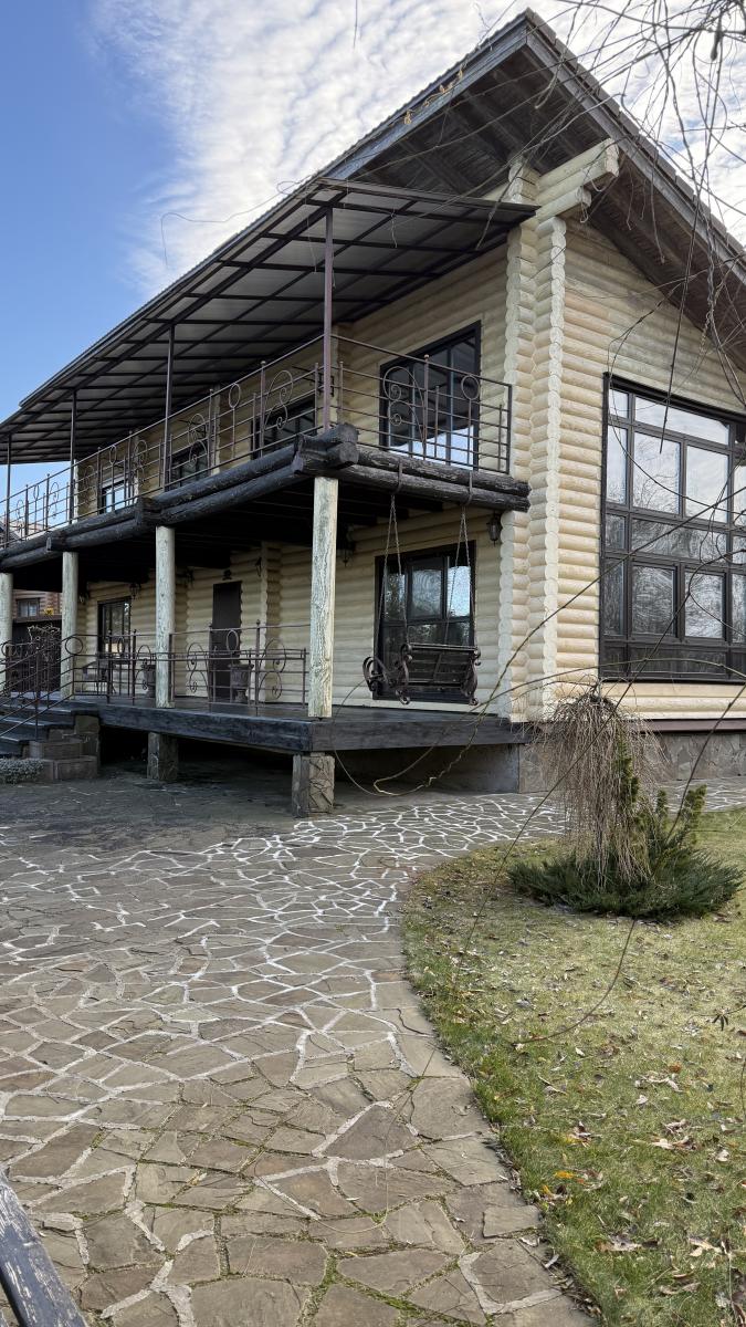 Сдам на сутки коттедж 