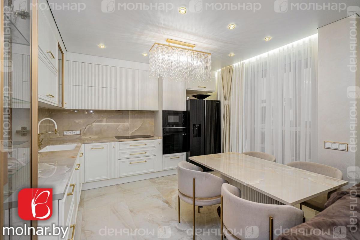 Продам 3-комнатную квартиру в Минске в Октябрьском р-не, Минск-Мир, Белградская ул., 1