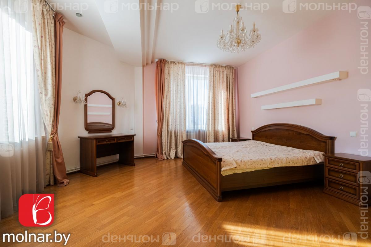 Продам 3-комнатную квартиру в Минске в Центральном р-не, Людамонт, Чехова ул., 3