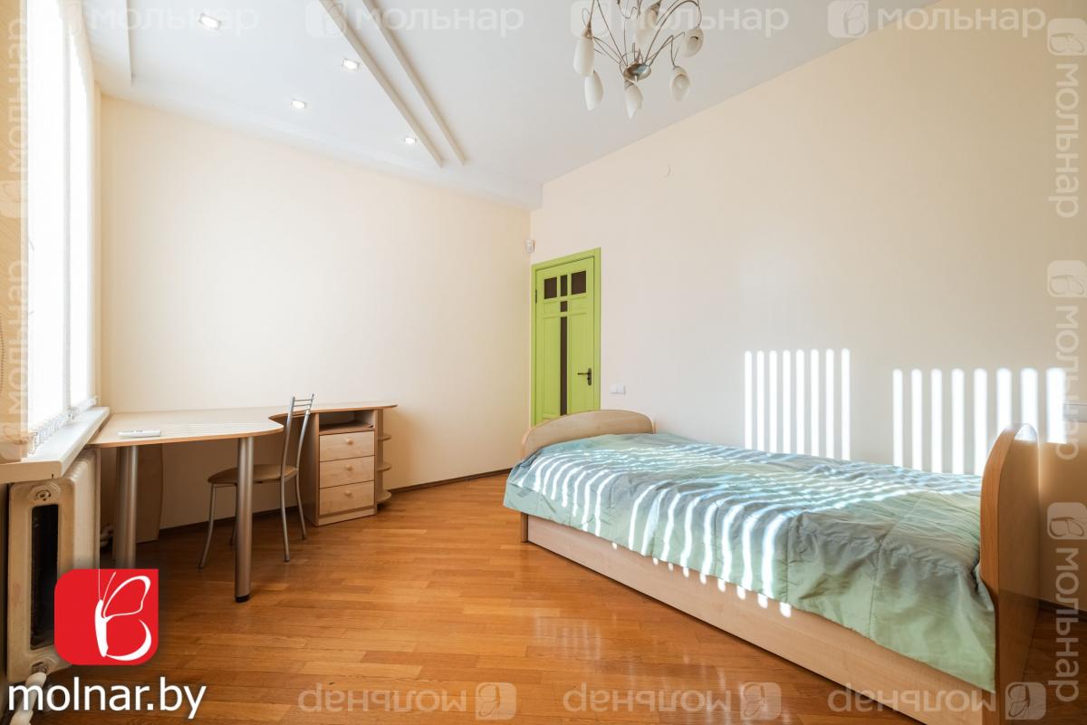 Продам 3-комнатную квартиру в Минске в Центральном р-не, Людамонт, Чехова ул., 3