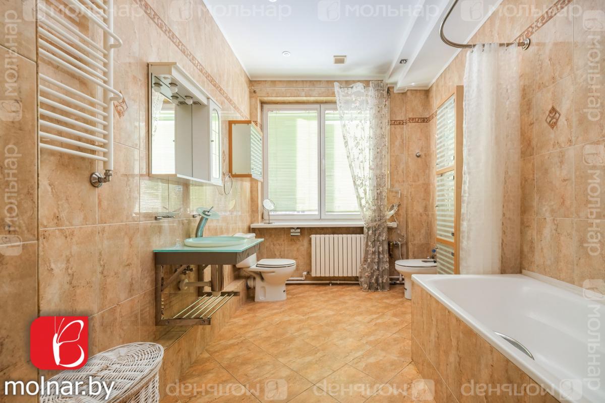 Продам 3-комнатную квартиру в Минске в Центральном р-не, Людамонт, Чехова ул., 3