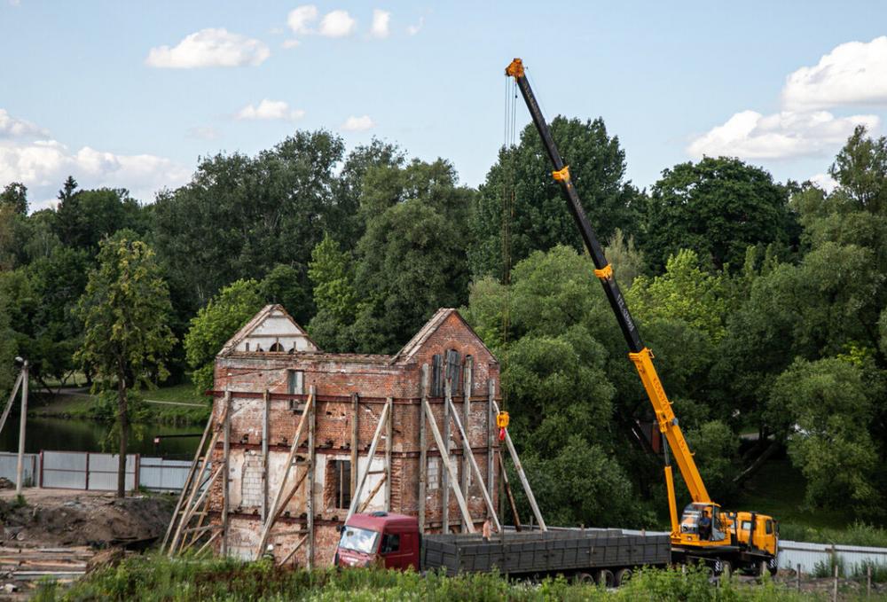 В Лошицком парке реконструируют исторические здания